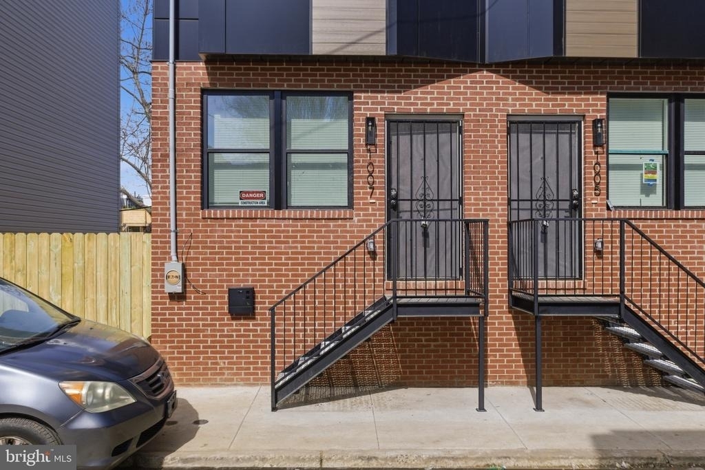 1043 W Orleans Street - Photo 24