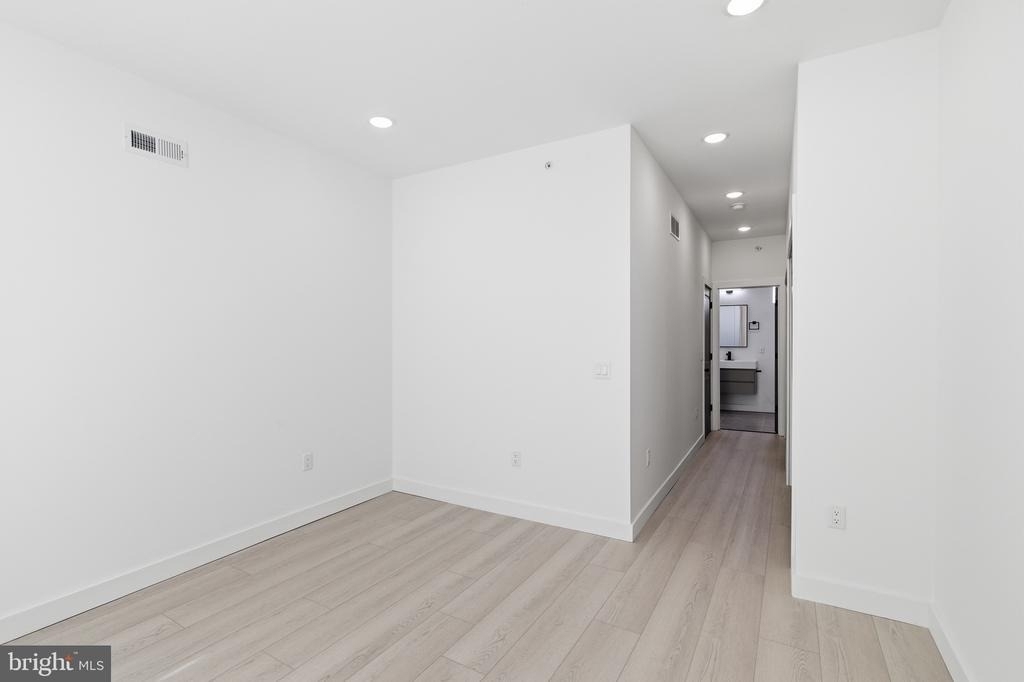 1043 W Orleans Street - Photo 12