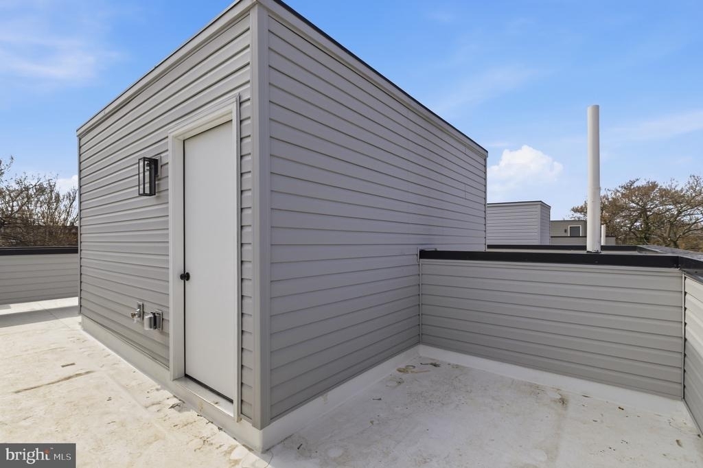 1043 W Orleans Street - Photo 22