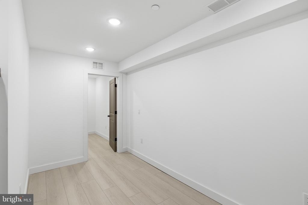 1043 W Orleans Street - Photo 8