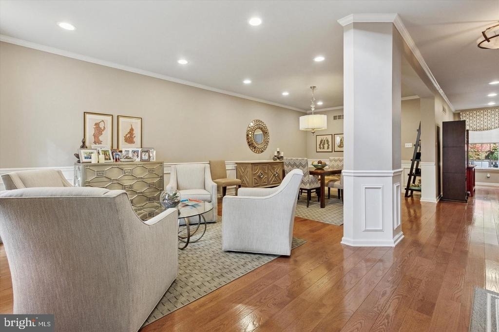 209 Westminster Place - Photo 2