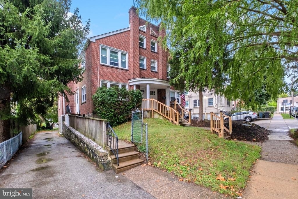 711 Morgan Avenue - Photo 0