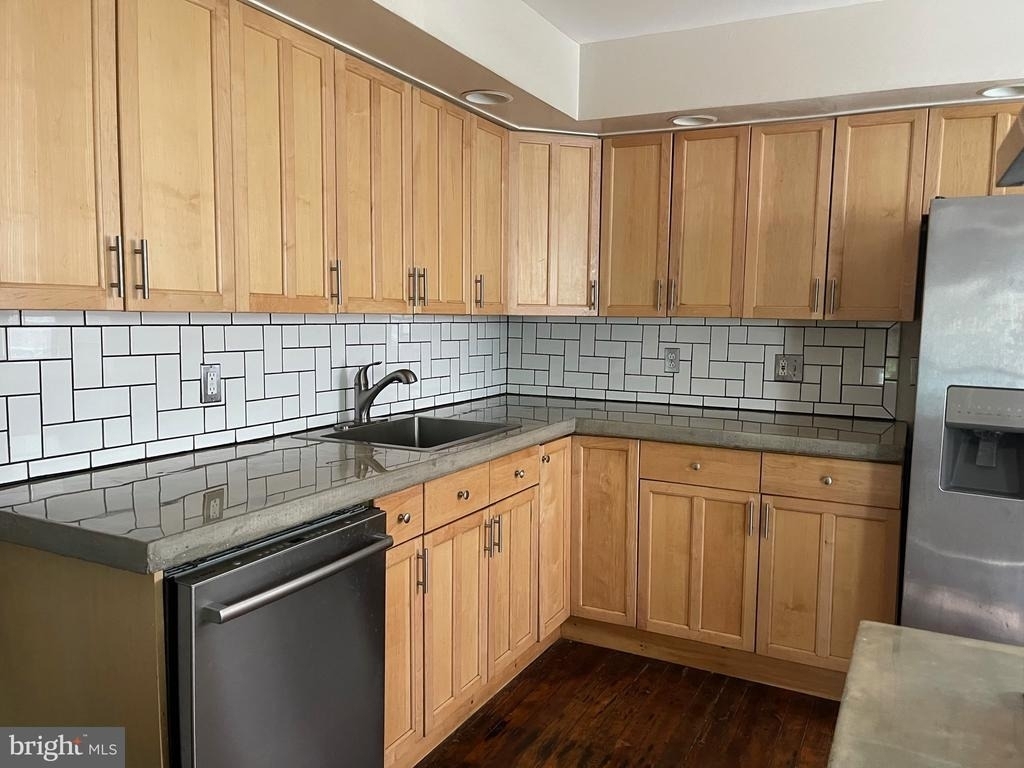 537 S Franklin Street - Photo 3