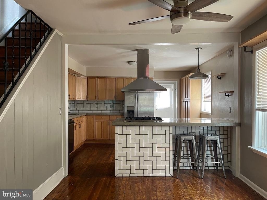 537 S Franklin Street - Photo 2