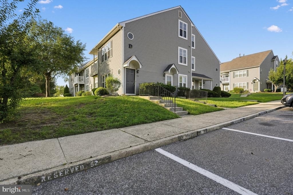 726 Sedgewick Court - Photo 2