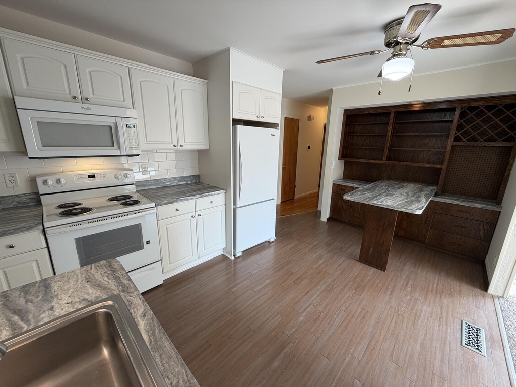 3652 Inverness Street - Photo 5