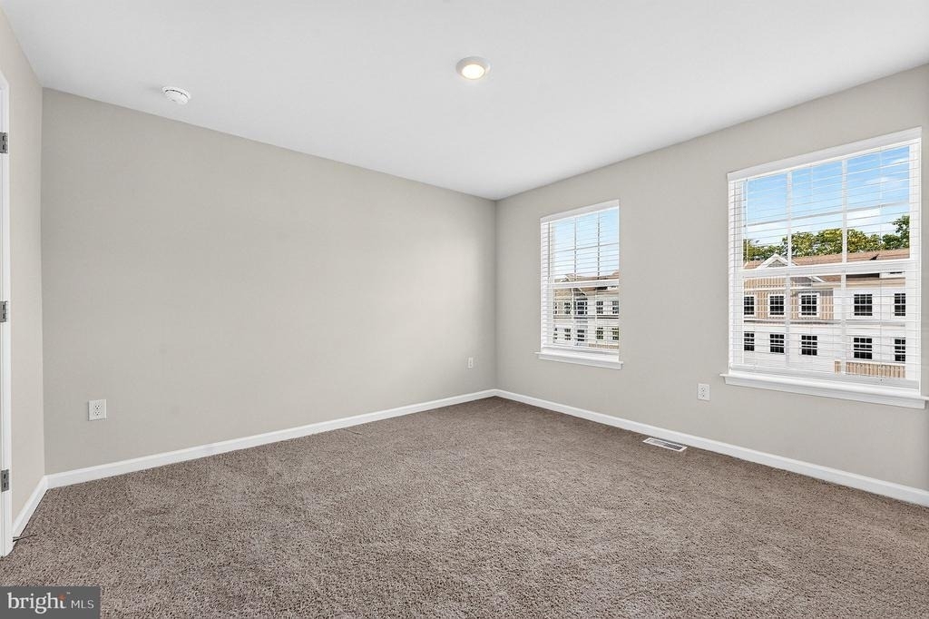157 Essex Drive - Photo 8