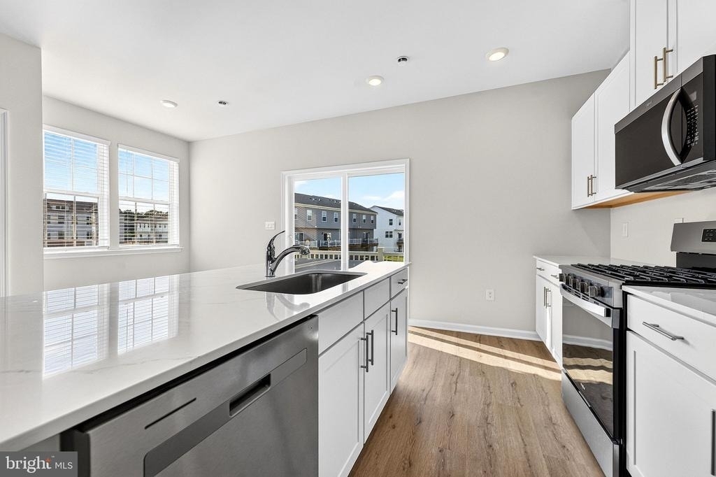 157 Essex Drive - Photo 2