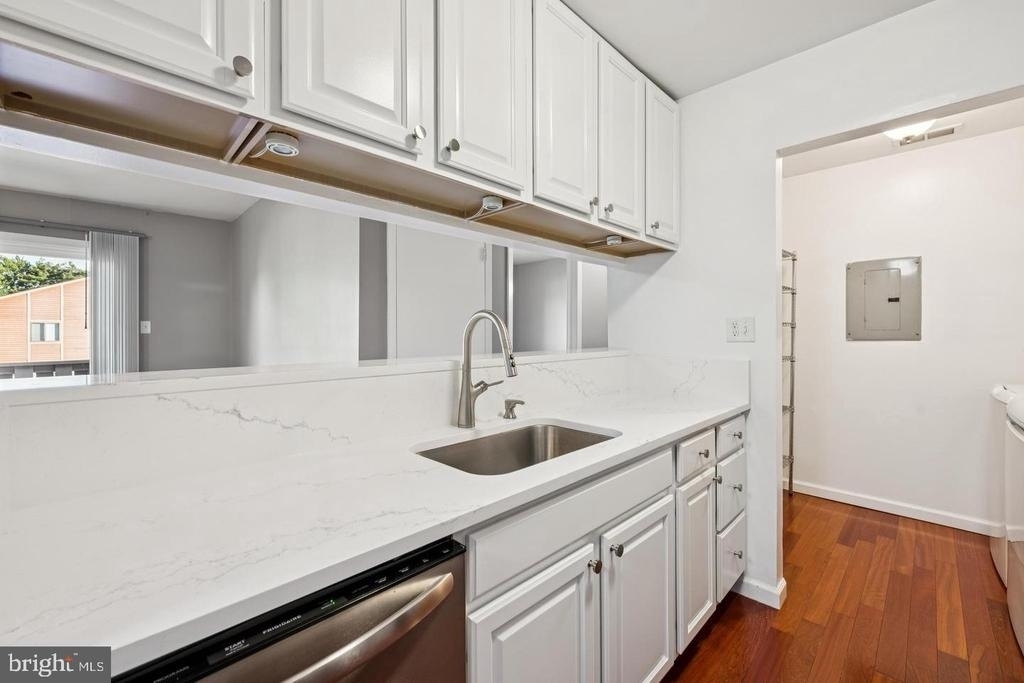 706 Woodhollow Drive - Photo 5