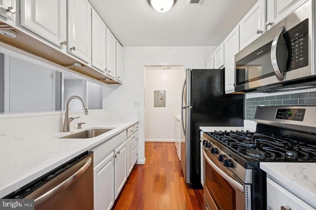 706 Woodhollow Drive - Photo 2