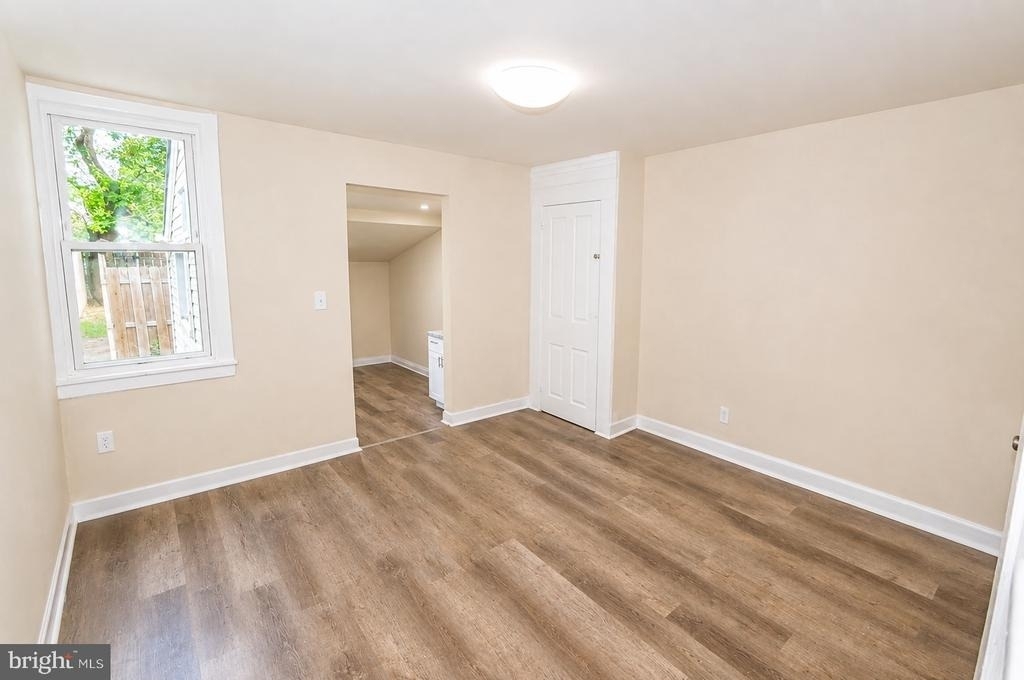 319 York Street - Photo 4