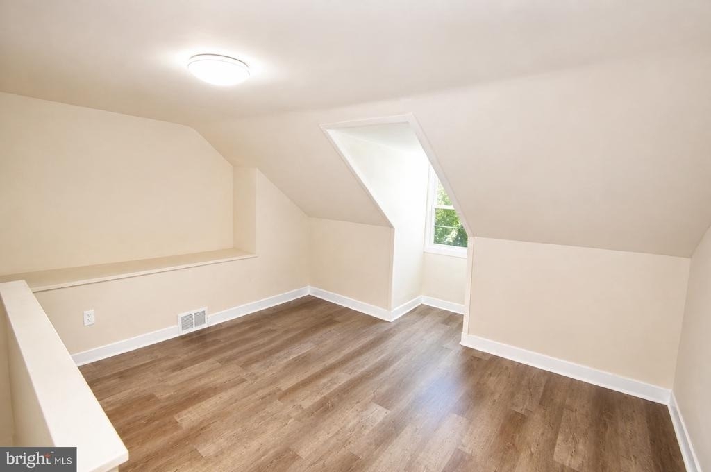 319 York Street - Photo 14