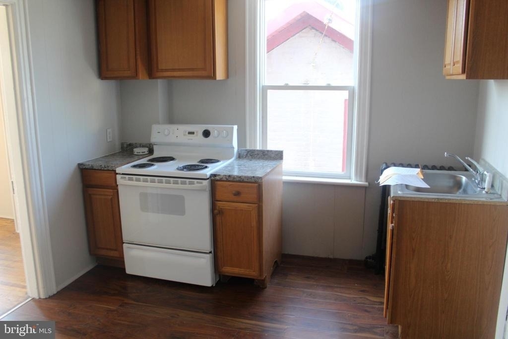 165 Summit Avenue - Photo 1