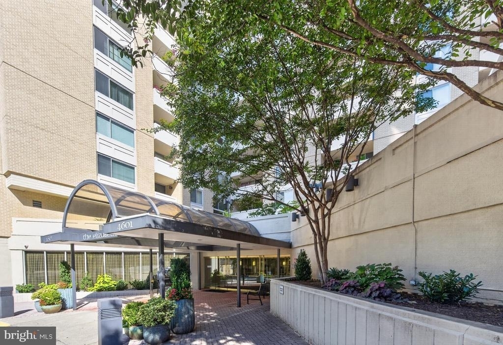 4601 Park Avenue N - Photo 0