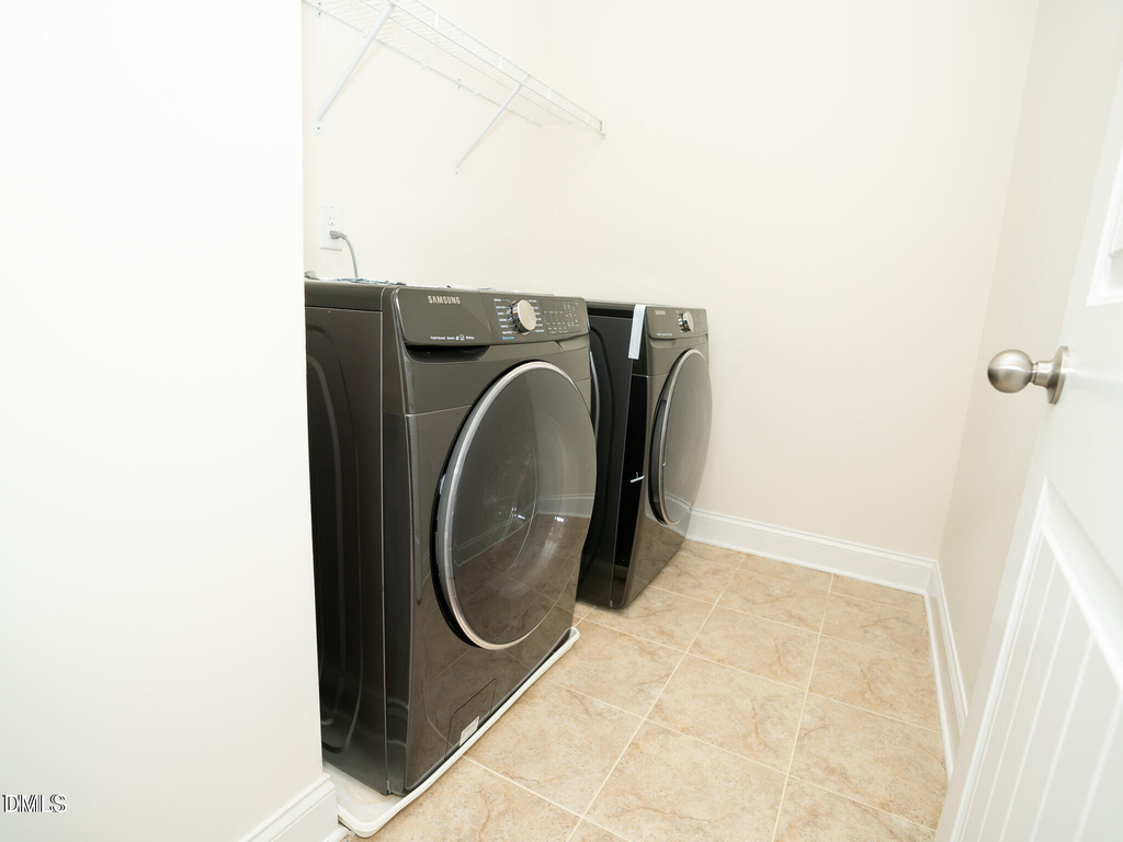 647 Newlyn Drive - Photo 44