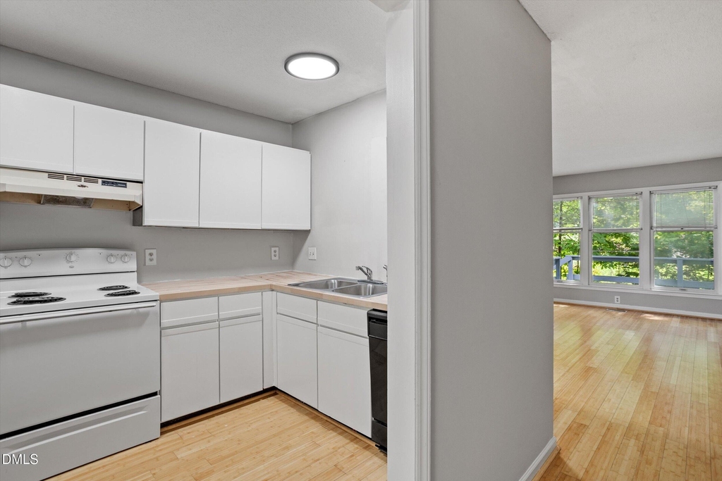 827a Edwards Street - Photo 2