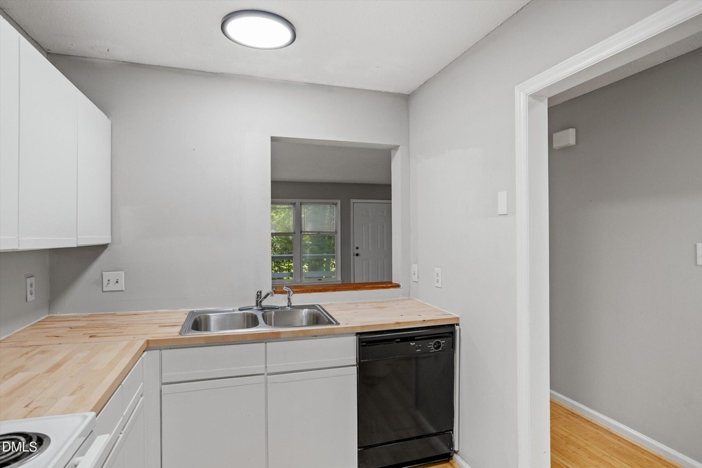827a Edwards Street - Photo 8
