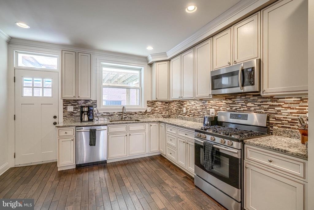 631 S Eaton Street - Photo 0