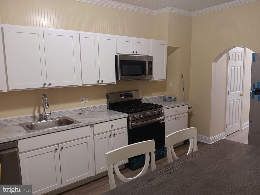 1340 Sargeant Street - Photo 9
