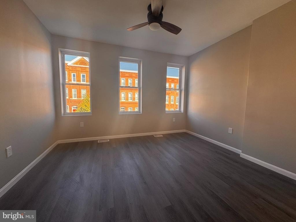 827 Harlem Avenue - Photo 4