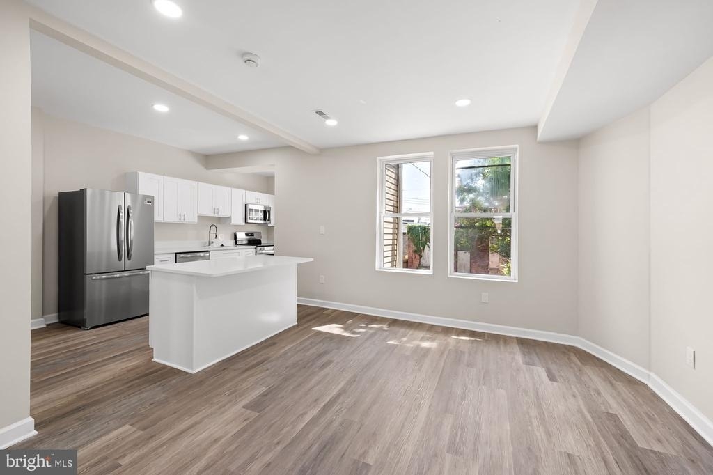 2011 E 30th Street - Photo 6