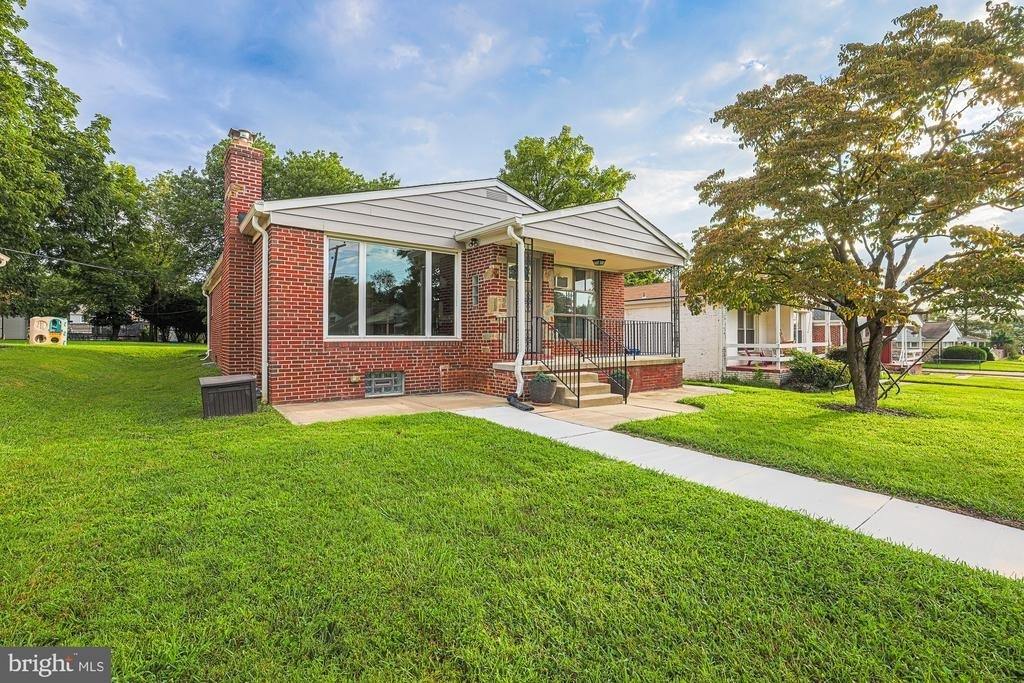 2804 Hanson Avenue - Photo 0