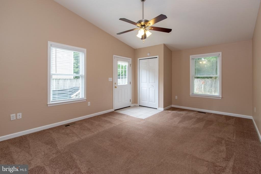1036 Hyde Park Drive - Photo 6