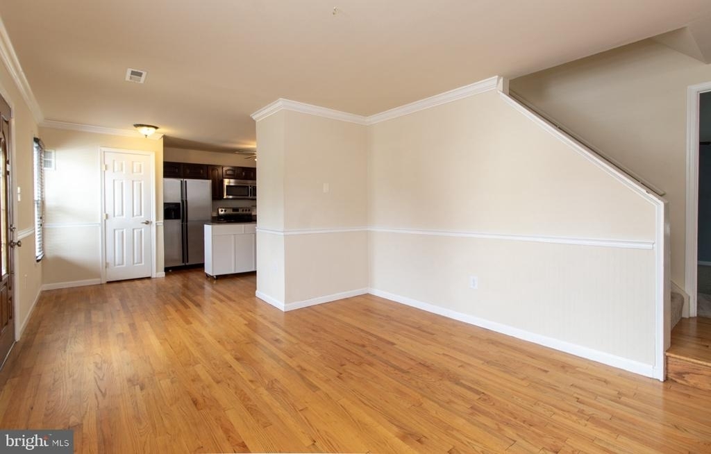 1036 Hyde Park Drive - Photo 2
