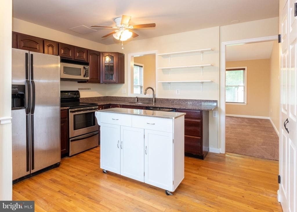 1036 Hyde Park Drive - Photo 3