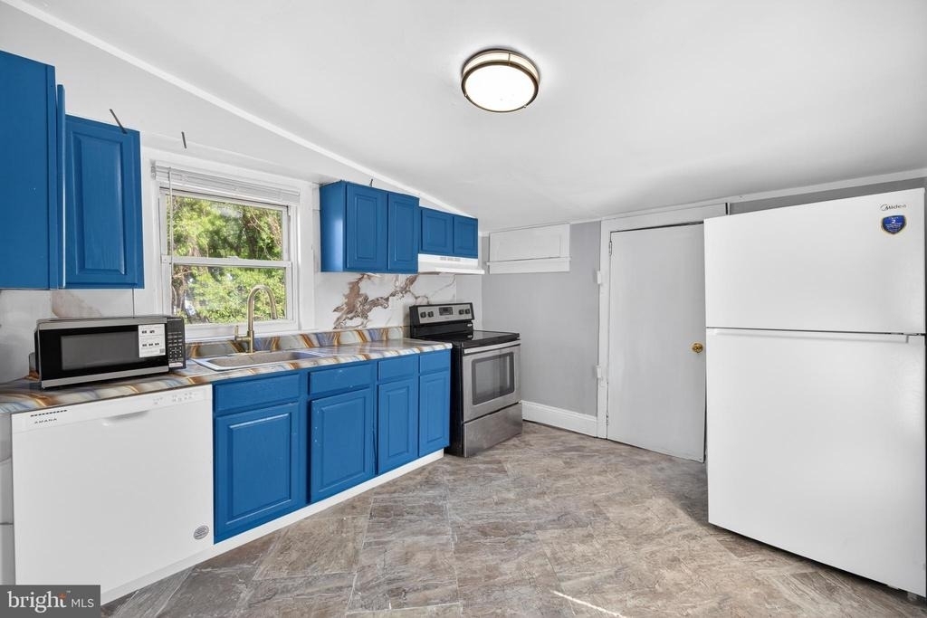216 W Division Street - Photo 12