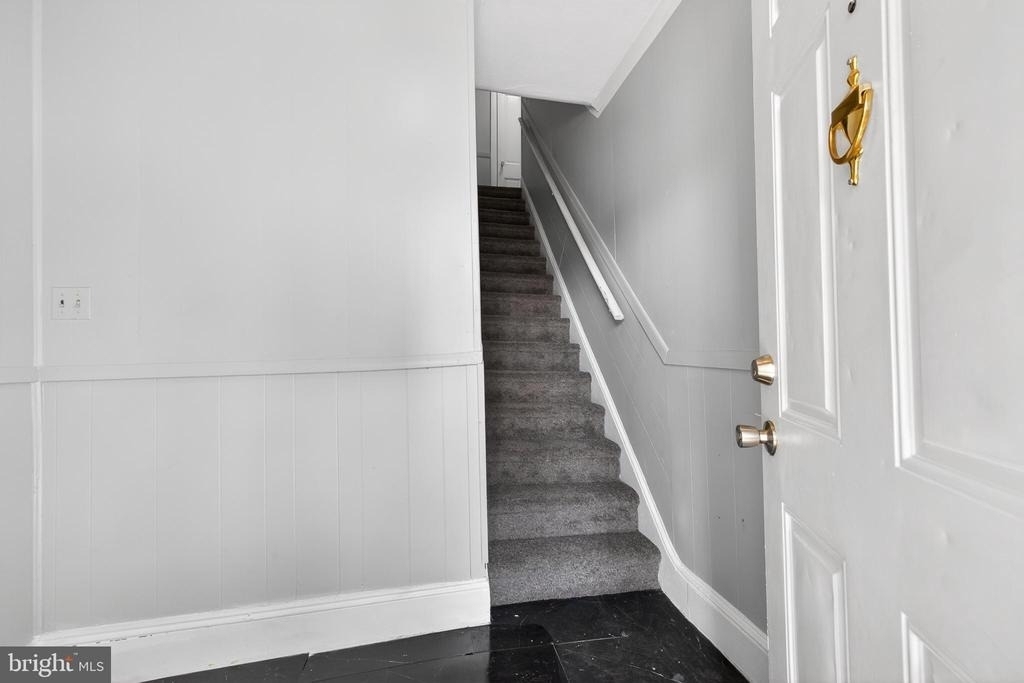 216 W Division Street - Photo 2