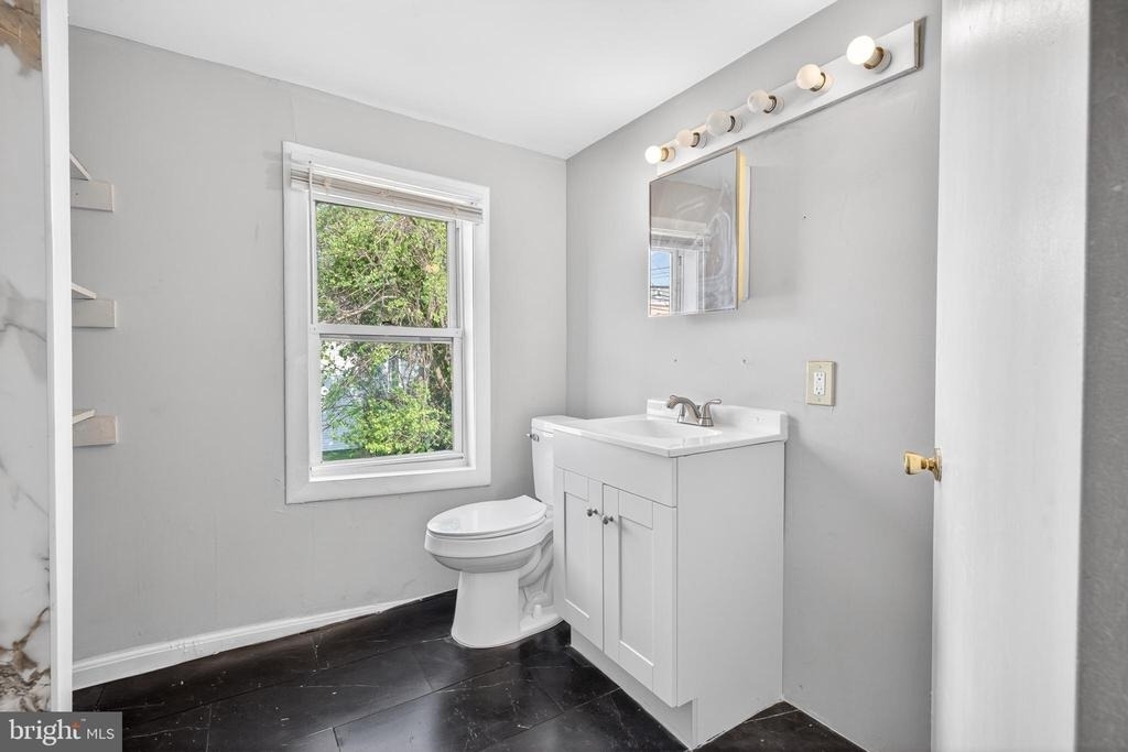 216 W Division Street - Photo 10