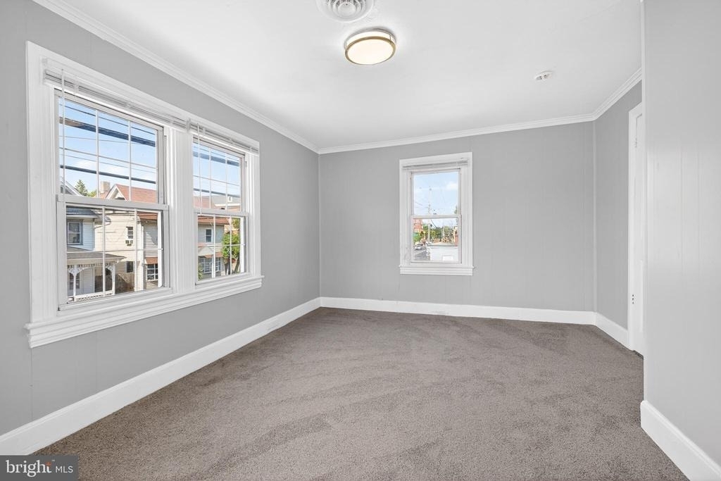 216 W Division Street - Photo 5