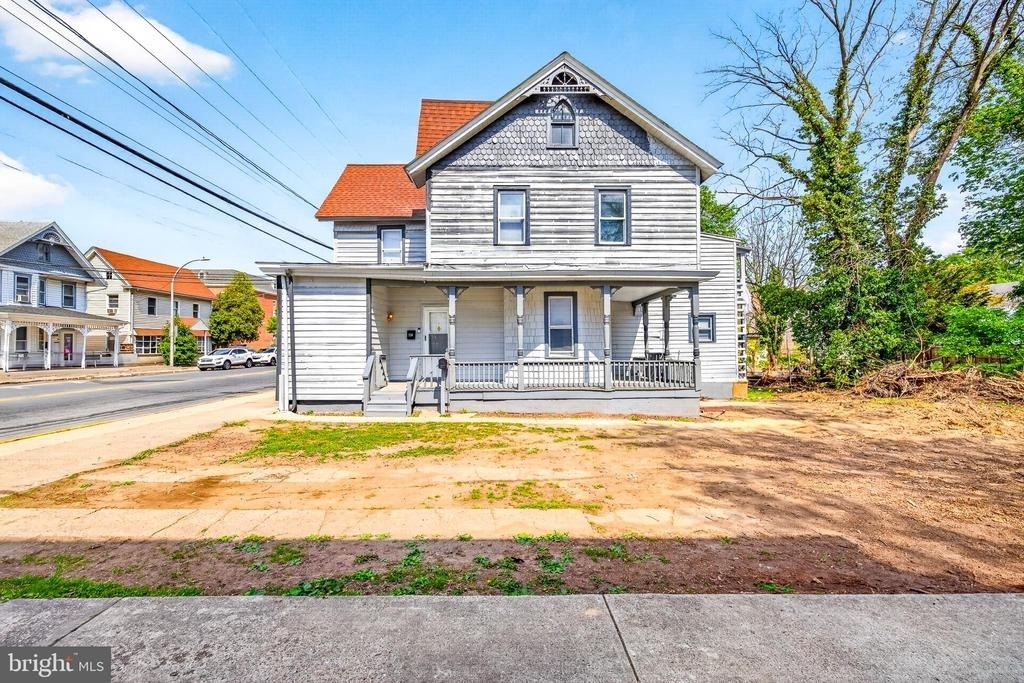 216 W Division Street - Photo 0