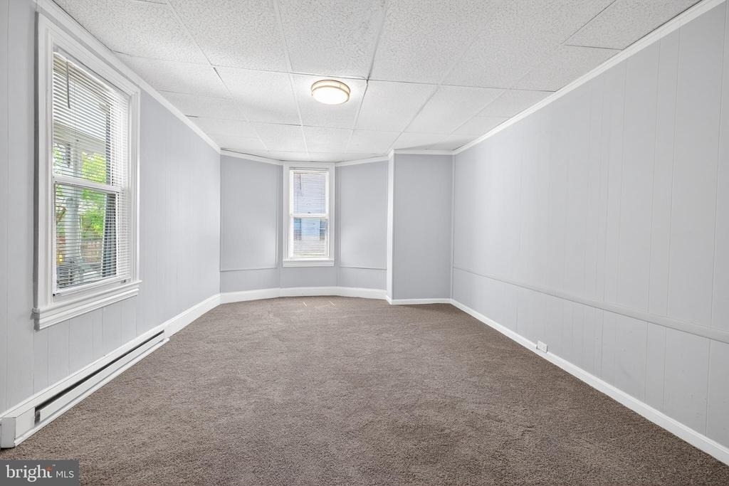 214 W Division Street - Photo 9