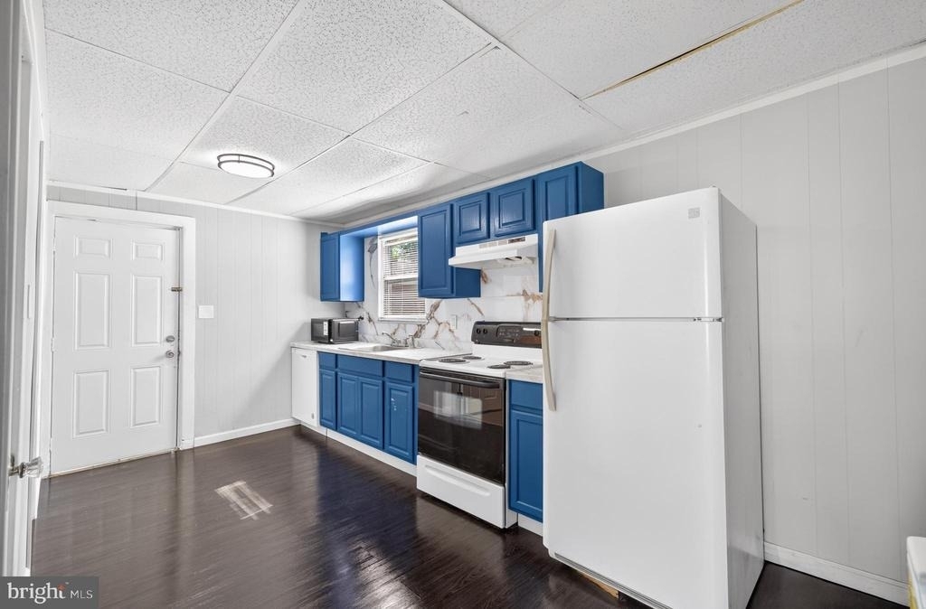 214 W Division Street - Photo 4