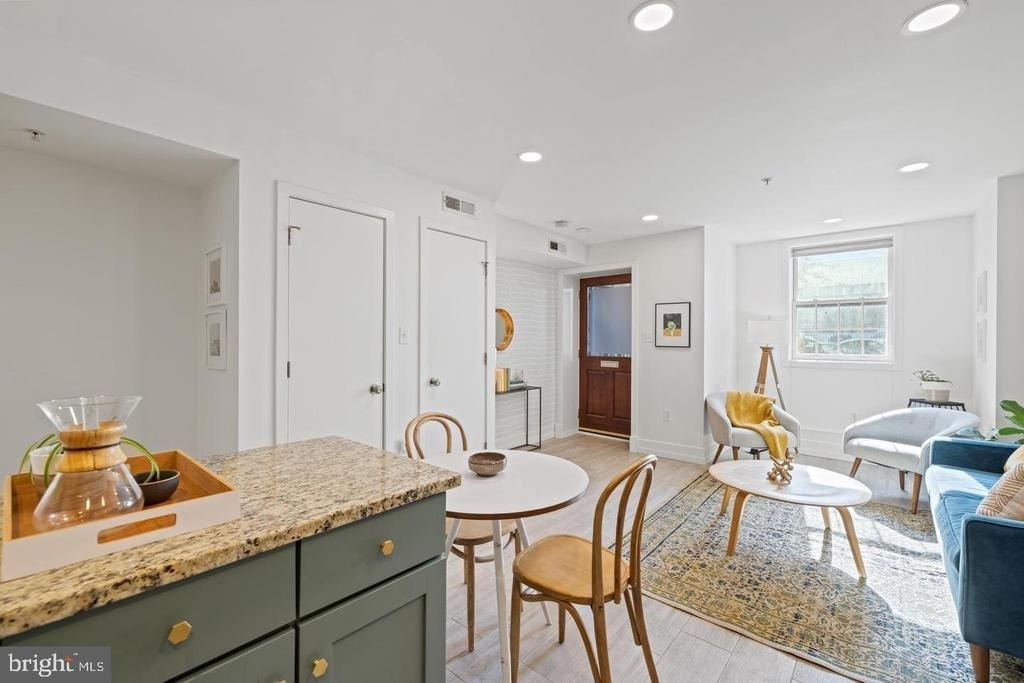 1237 Kenyon Street Nw - Photo 9