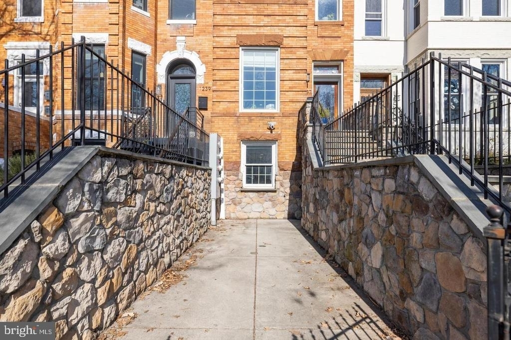 1237 Kenyon Street Nw - Photo 19