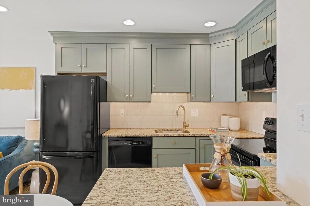 1237 Kenyon Street Nw - Photo 8