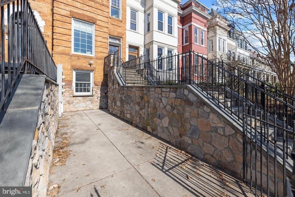 1237 Kenyon Street Nw - Photo 2