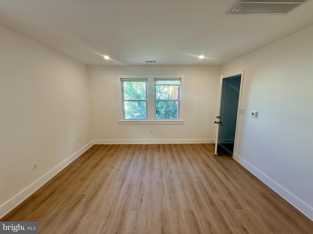 2920 8th Street Ne - Photo 3