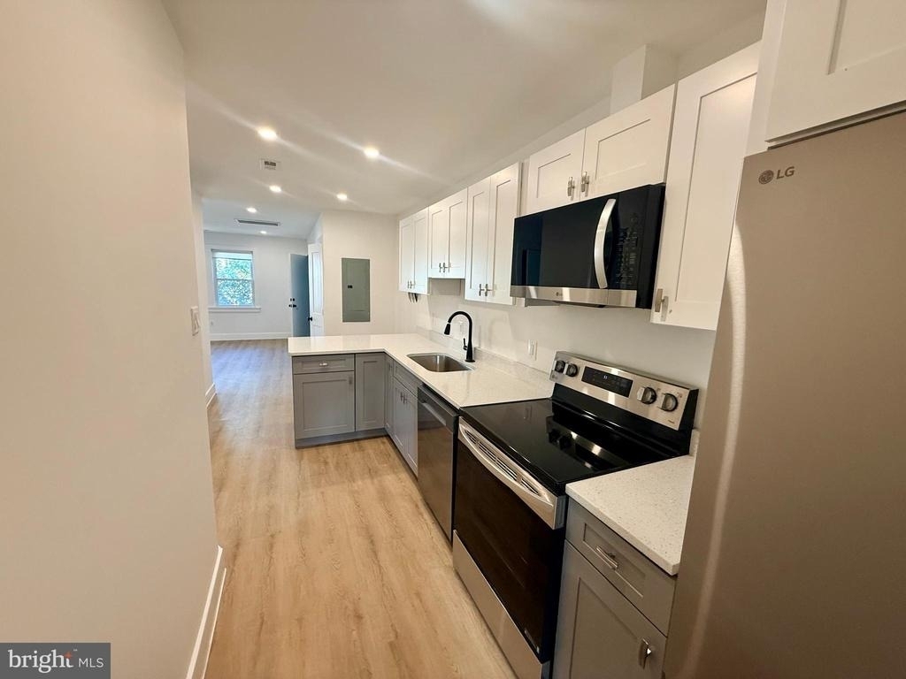2920 8th Street Ne - Photo 7