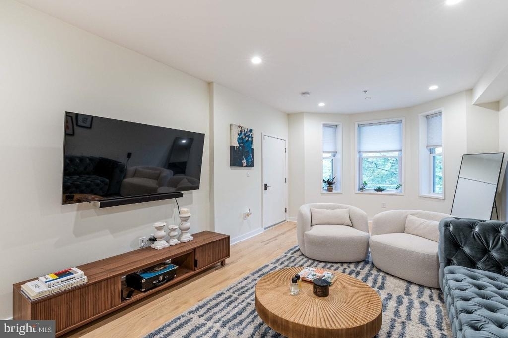 731 Fairmont Street Nw - Photo 3