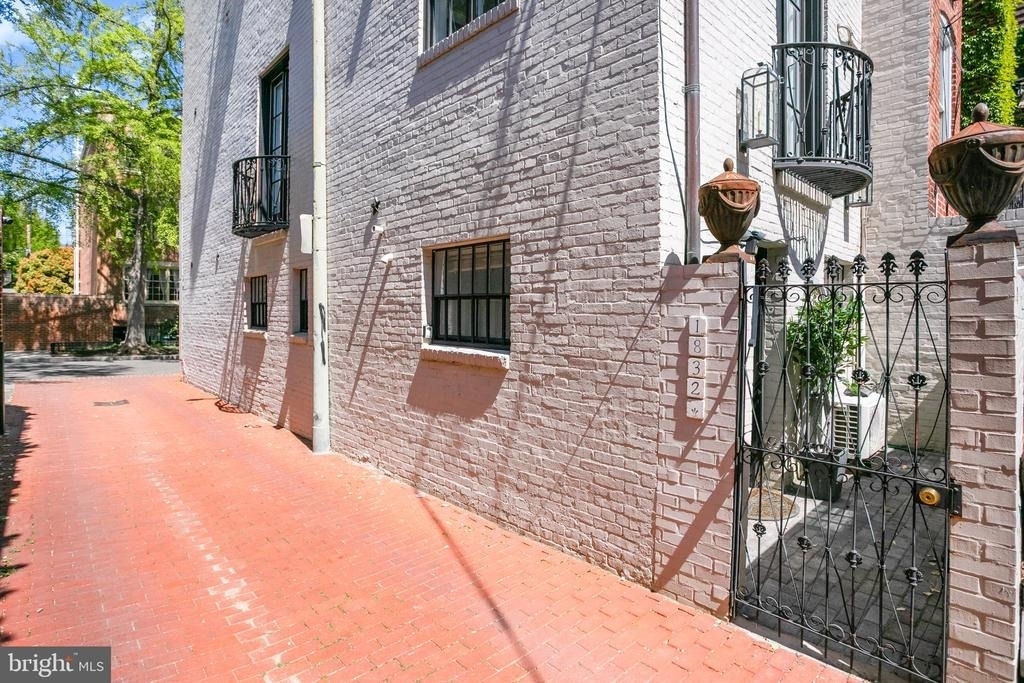 1832 Corcoran Street Nw - Photo 9