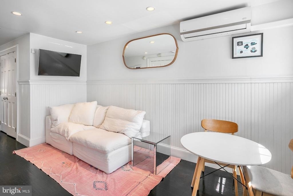 1832 Corcoran Street Nw - Photo 2