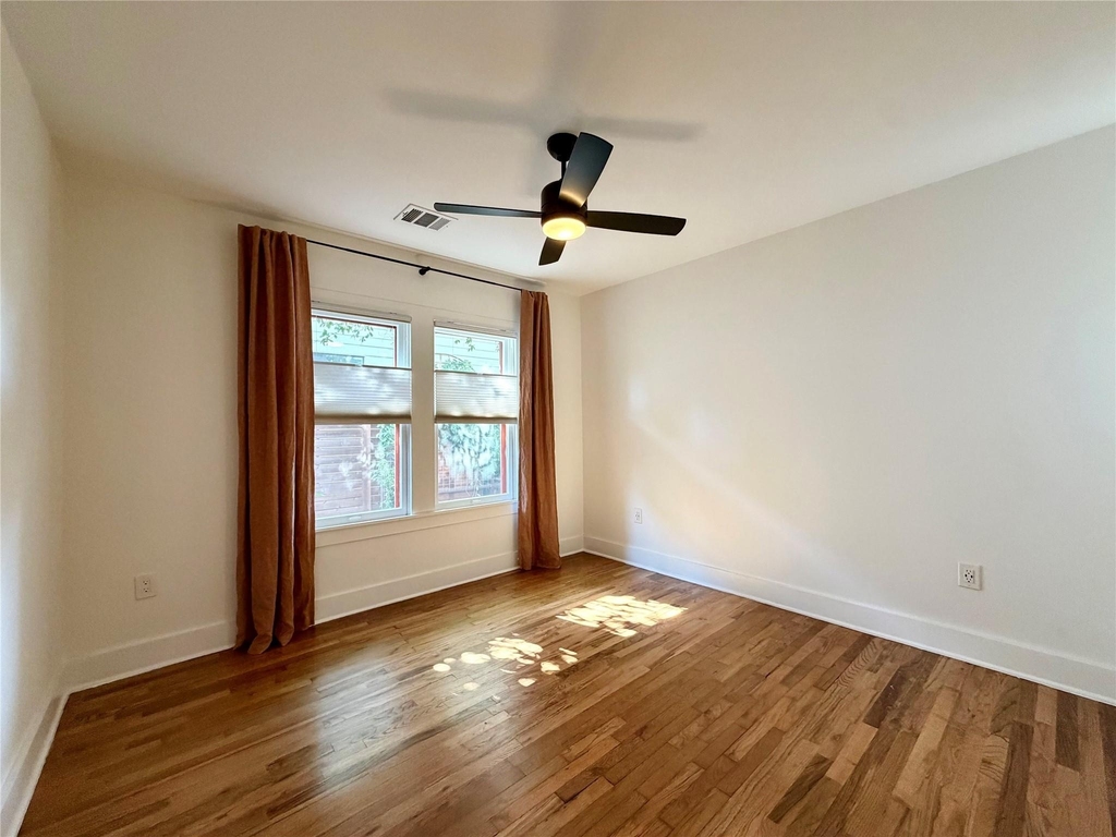 1211 E 2nd St - Photo 21