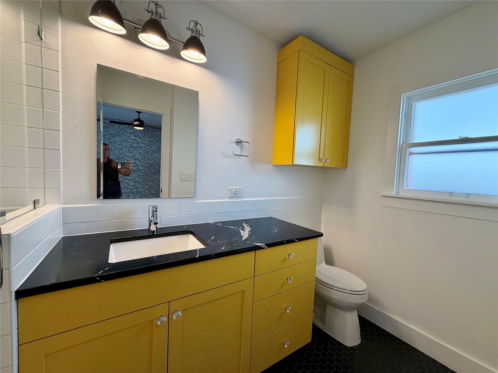 1211 E 2nd St - Photo 16