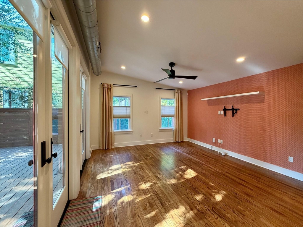 1211 E 2nd St - Photo 27