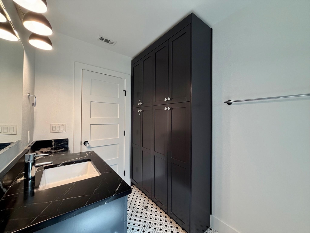 1211 E 2nd St - Photo 17