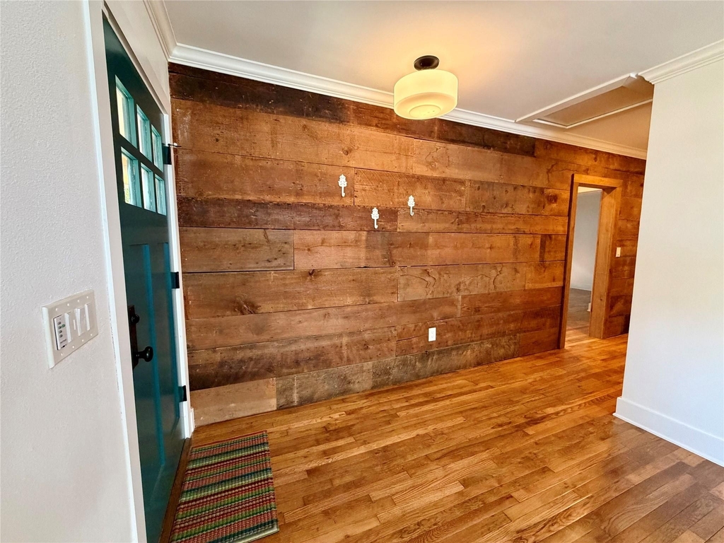 1211 E 2nd St - Photo 12